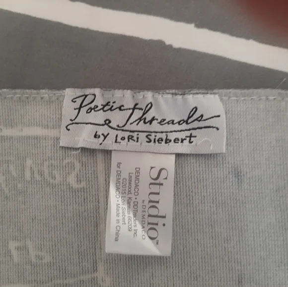 Poetic Threads Wrap - Picture 4 of 4